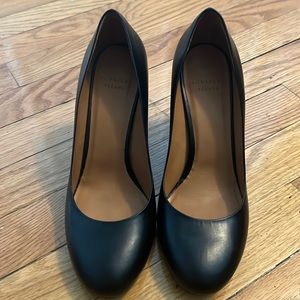 Sezane is the brand of these black and brown heels. Size 7.